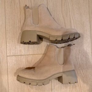Steve Madden Tan Suede Lug Sole Chelsea Boots Size 10